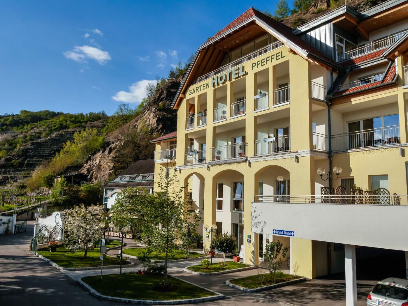 Gartenhotel & Weingut Pfeffel