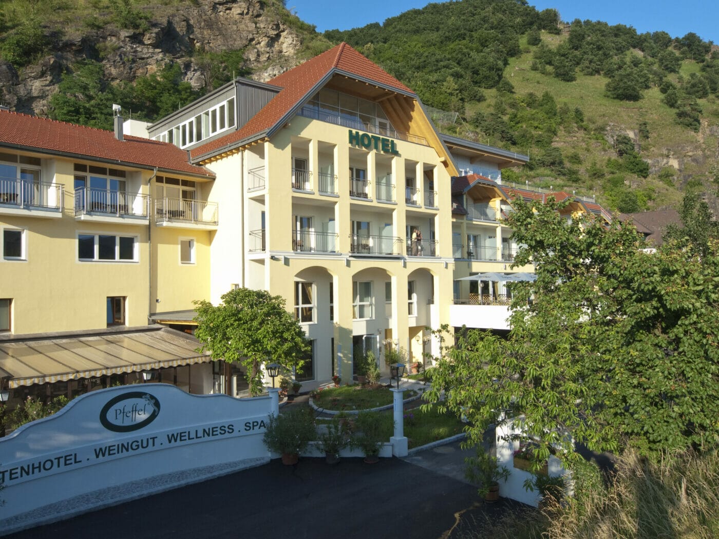 Gartenhotel & Weingut Pfeffel